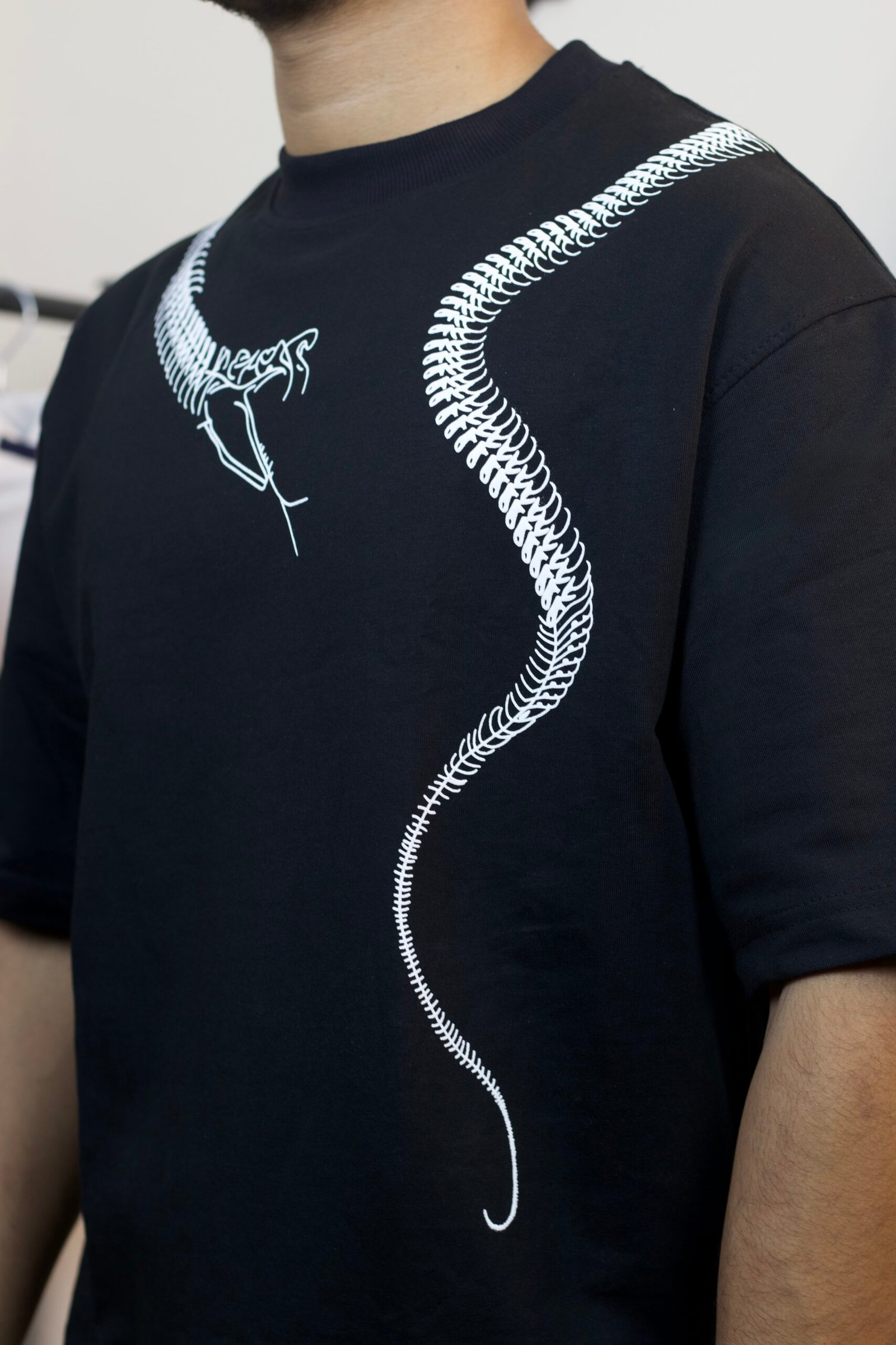 Snake bone drop shoulder t-shirt - Image 2